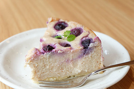 おとうふとブルーベリーのケーキ